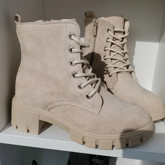 Stone Lug Boots - Picture 2 of 2